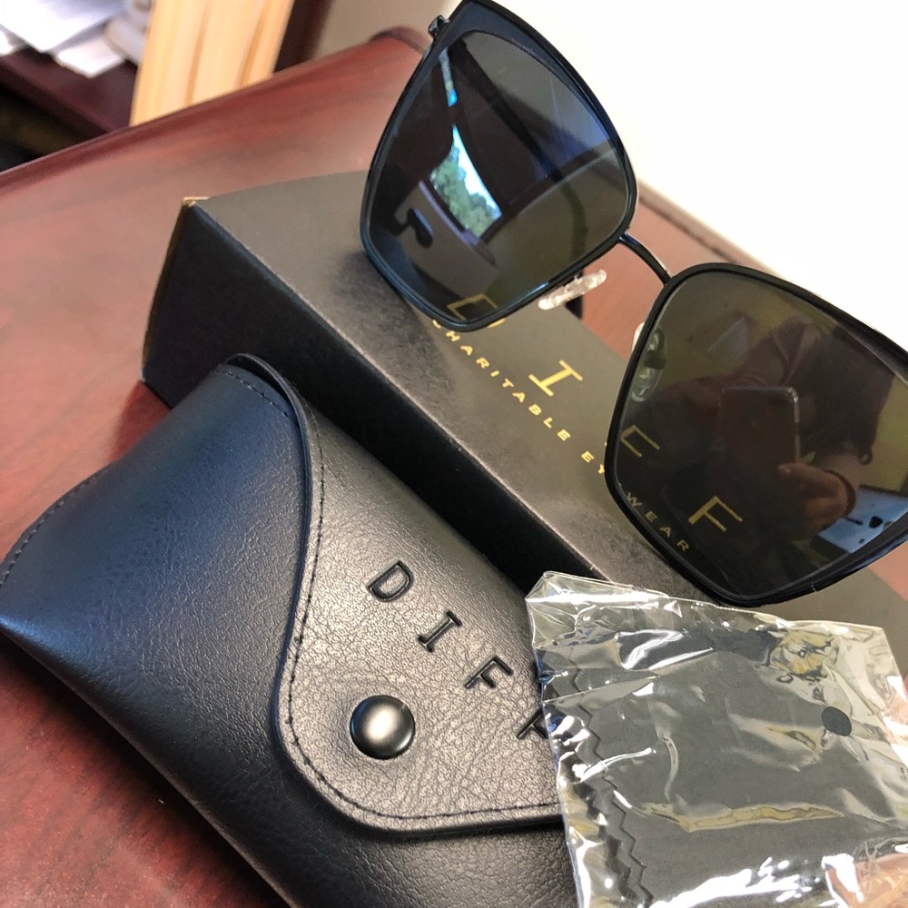 DIFF BECKY SUNGLASSES BRAND NEW